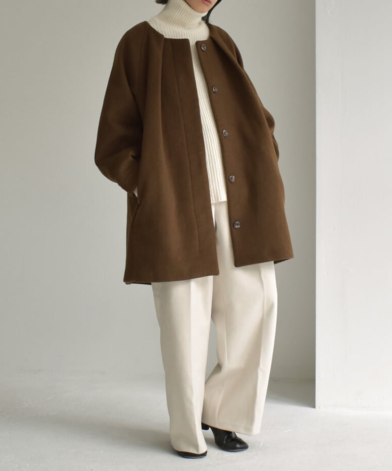 極美品 セオリー ノーカラータックコート 台形シルエット ベルト ライトアウター coat-13010 タックノーカラー ウール ミディコート モカ | L a v i s h