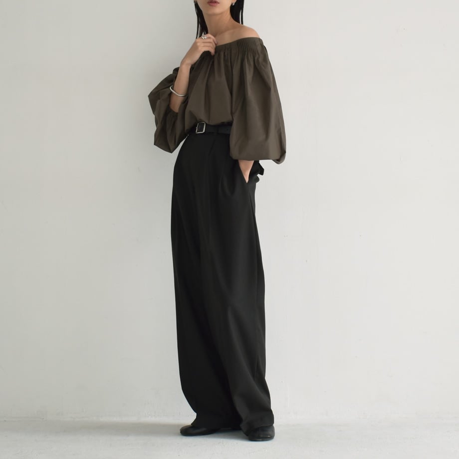 美品 CLANE クラネ オフショルダー タック ブラウス 黒 Ｓ〜M コットン セール】TUCK SHOULDER SHIRT（シャツ/ブラウス）｜CLANE