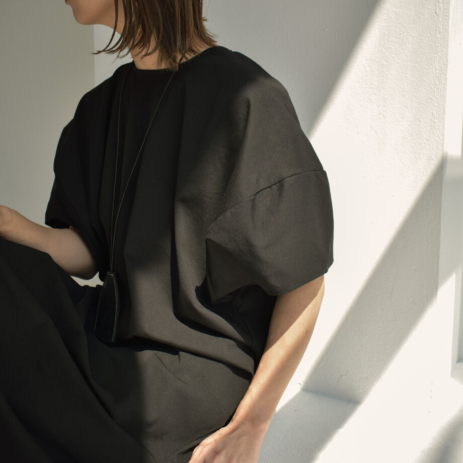 onepiece-02069 ヨークカーブデザイン 半袖ワンピース ブラック | L