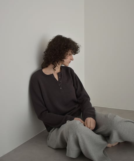 knit-02375　ヘンリーネック ニット プルオーバー　エクリュ　チャコール