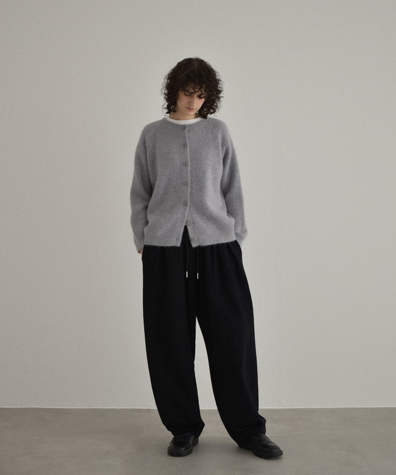 Yonetomi グレー アルパカ毛混 クルーネックニット yonetomi new basic | 畦編みのキャッシュウールニット クルーネック