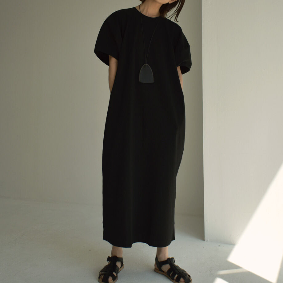 onepiece-02069 ヨークカーブデザイン 半袖ワンピース ブラック