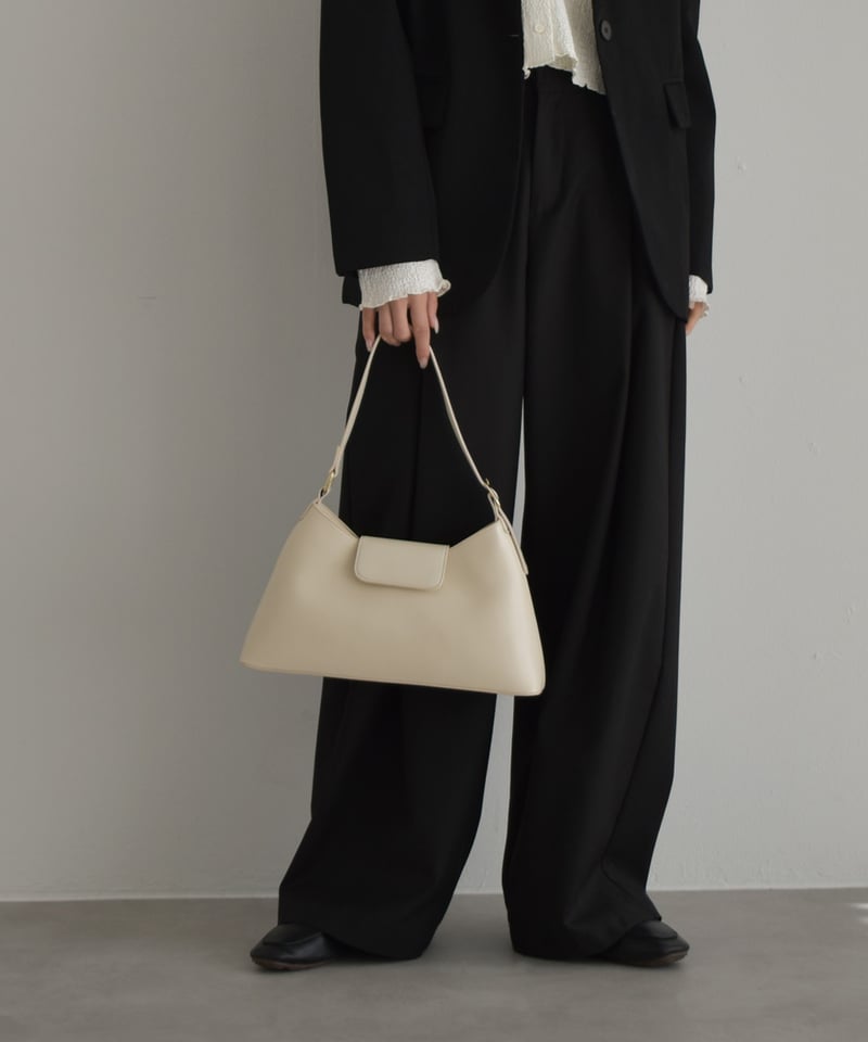 bag2-02672 フェイクレザー ハンドバッグ エクリュ ブラック | L a v i