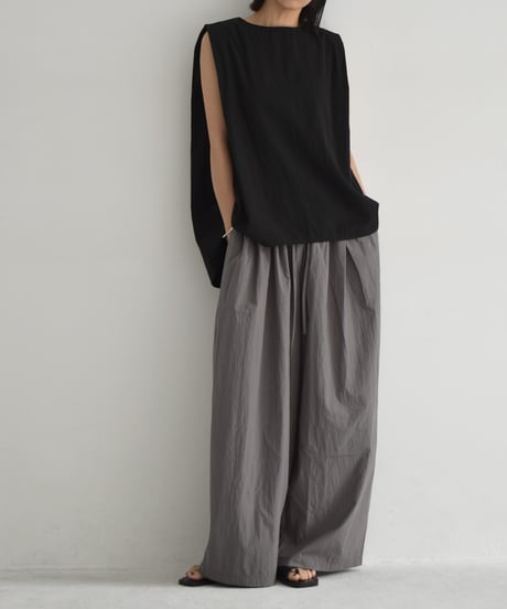 tops-12013　ショルダータック ノースリーブ トップス 《セットアップ可能》　モカベージュ　ブラック