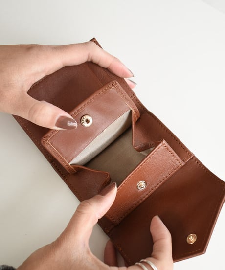 leather-09002　牛革　レターデザイン 財布  グレージュ　ブラウン