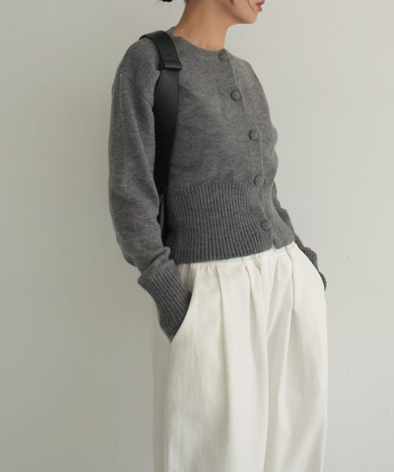 knit-02277 くるみボタン カーディガン グレー ブラック | L a v i s h