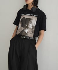 nh-tops-02559　フォトグラフィック Tee　"What is"　ホワイト　ブラック