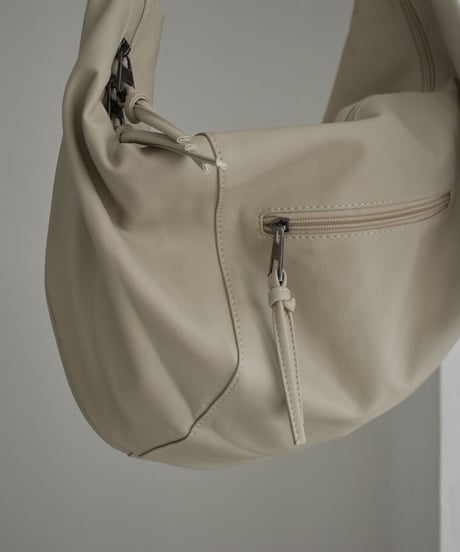 nh-bag2-02643　フロントジップ ショルダーバッグ　グレージュ　ブラック