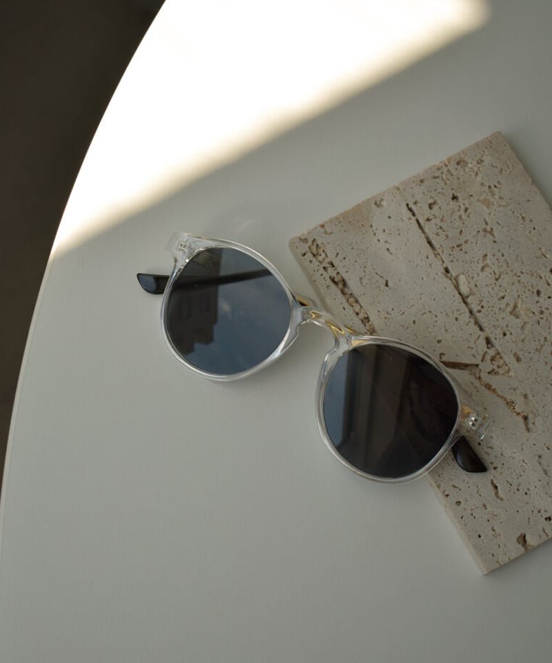 クリアフレーム ラップアラウンドサングラス　100% クリアフレーム ラップアラウンドサングラス 100% classic round clear