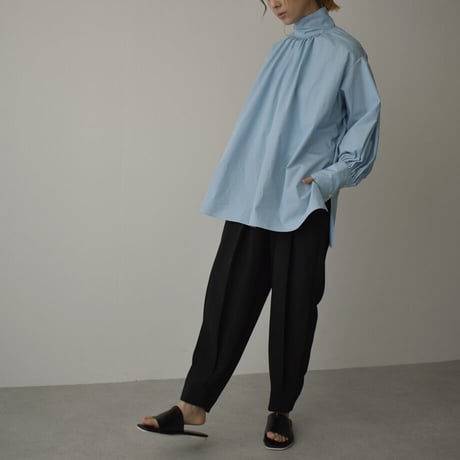 tops-04113　日本製　ハイネックカラー ボリュームシャツ　オフホワイト　ブルー