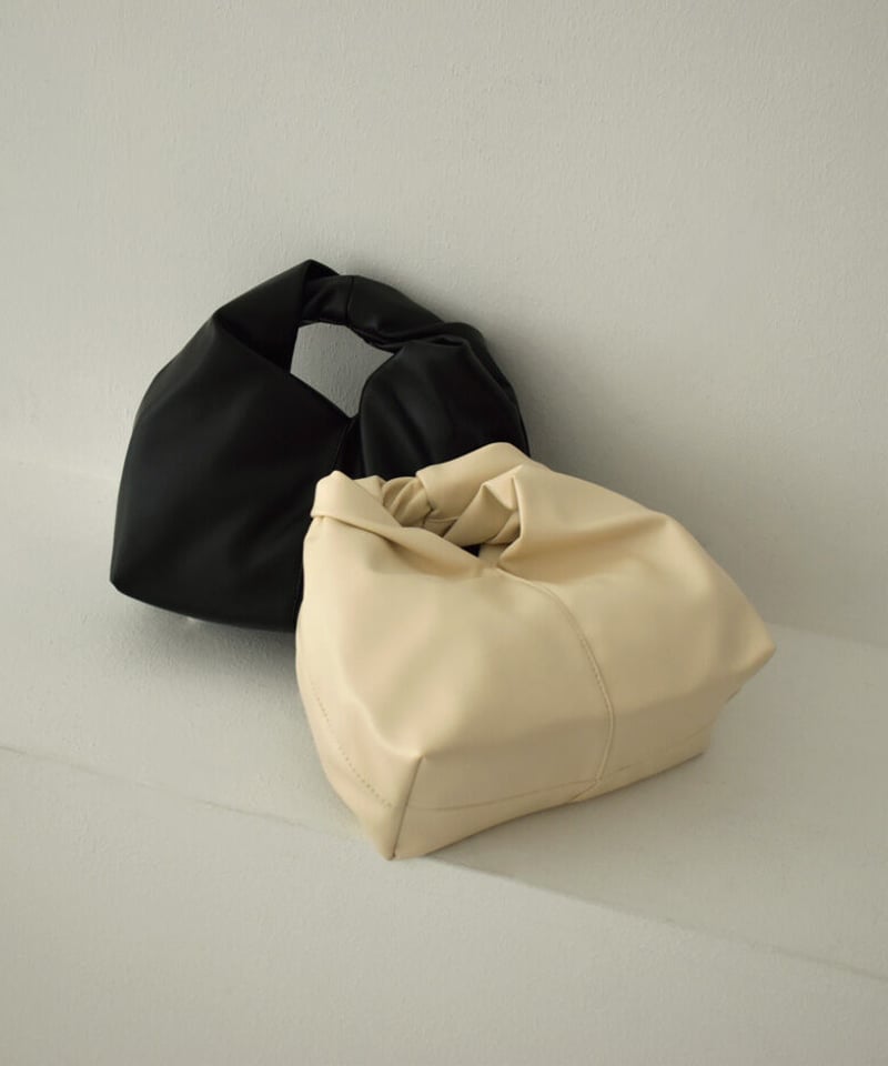 bag2-02634 ツイストハンドルバッグ アイボリー ブラック | L a v i s h