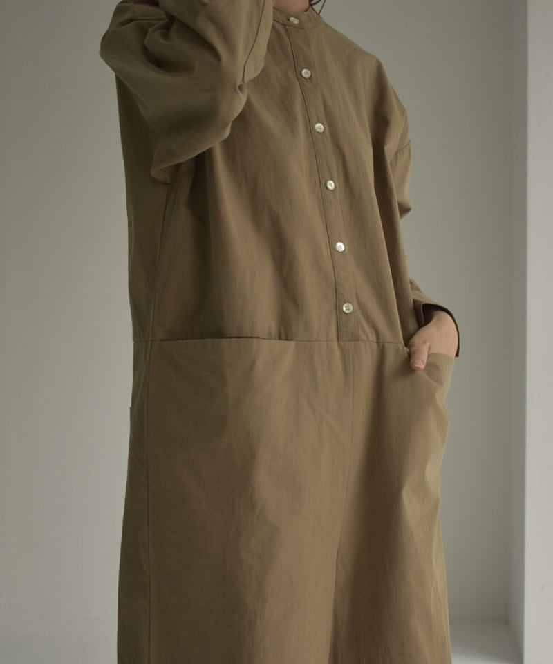 onepiece-07010 バンドカラージャンプスーツ ベージュ モカ | L