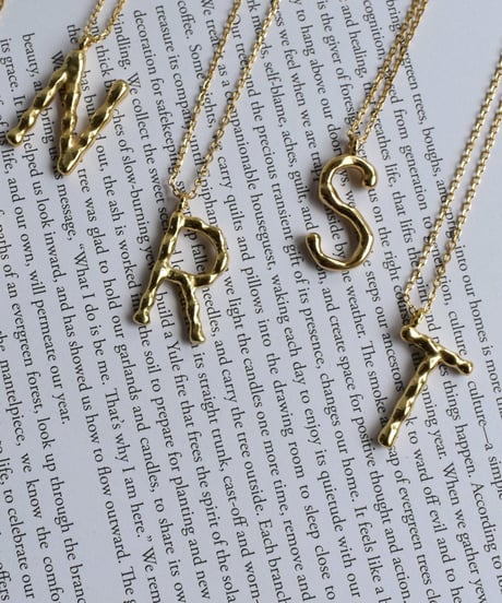 mb-necklace2-02035　Gold plating　SV925 イニシャルネックレス　シルバー925　BOX付き
