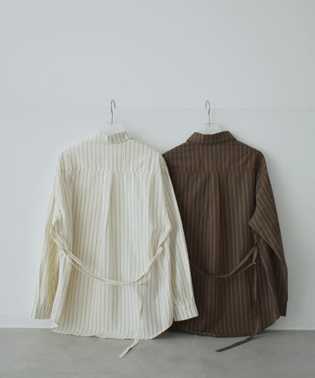 tops-02605　ベルトデザイン ストライプ シャツ　エクリュ　ブラウン