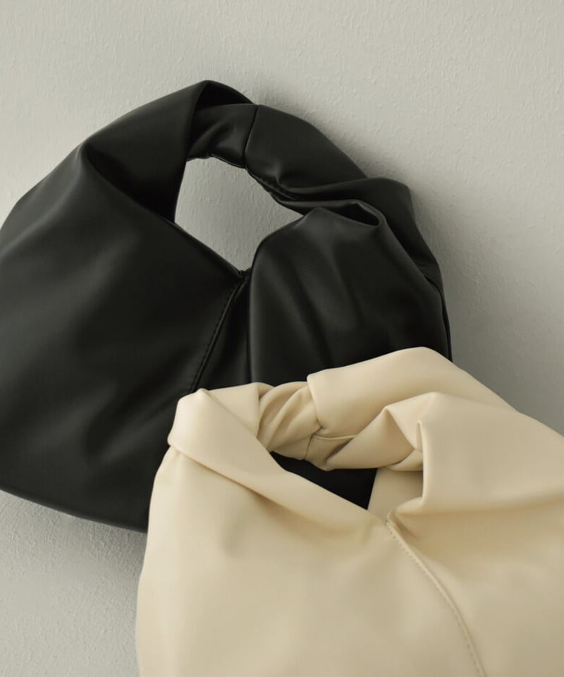 2点おまとめ専用‼️スピック＆スパン アルバアイル bag2-02634 ツイストハンドルバッグ アイボリー ブラック | L a v i s h