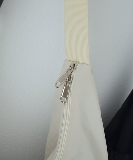 nh-bag2-02675　撥水 ユーティリティ ナイロン ショルダーバッグ　エクリュ　ブラック