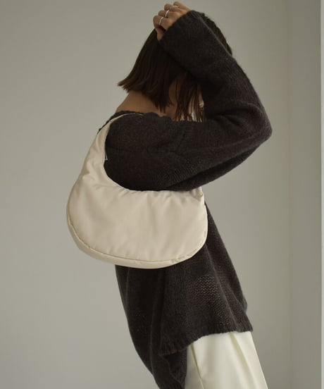 nh-bag2-02639　ハーフムーン パフバッグ　エクリュ