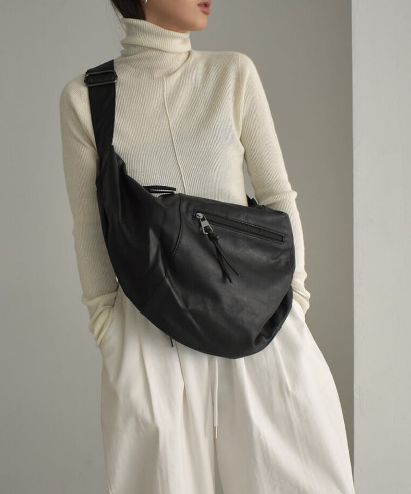 nh-bag2-02643 フロントジップ ショルダーバッグ グレージュ ブラック
