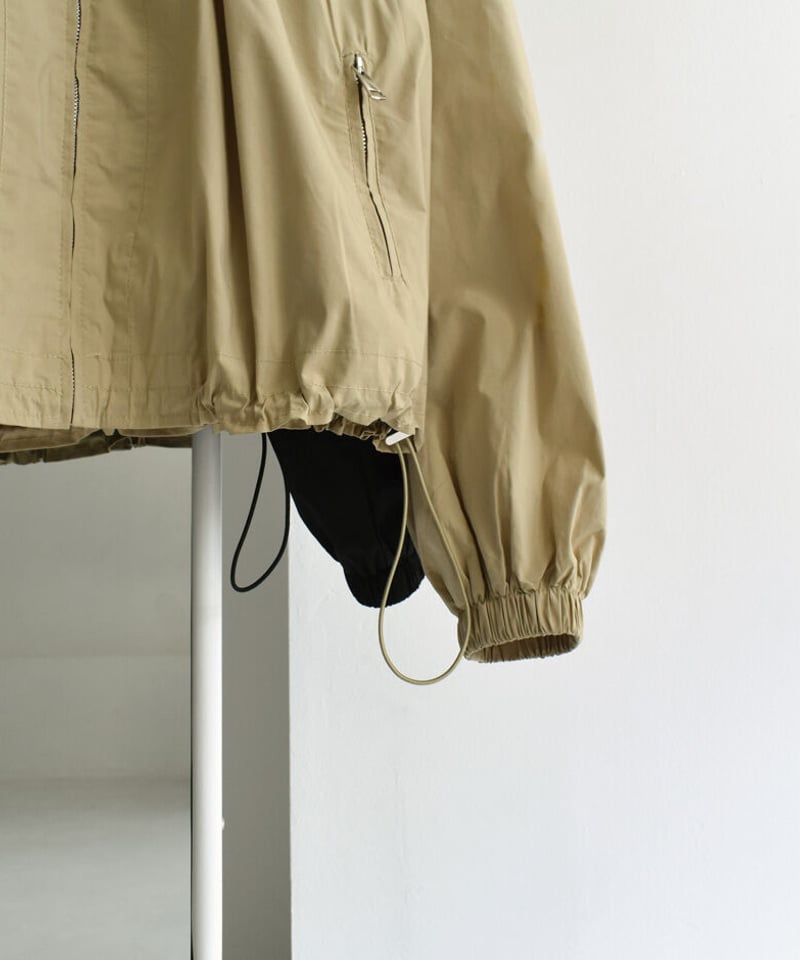 outer-02063 ノーカラータックブルゾン ベージュ ブラック | L a v i s