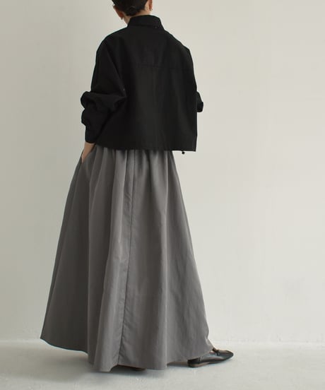 tops-02459　フラップポケット クロップド シャツ　エクリュ　ブラック