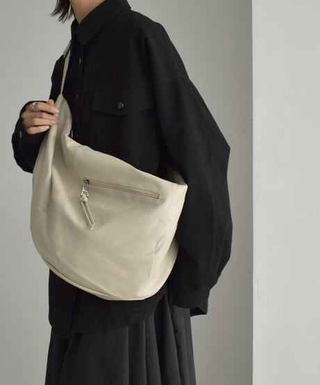nh-bag2-02643　フロントジップ ショルダーバッグ　グレージュ　ブラック
