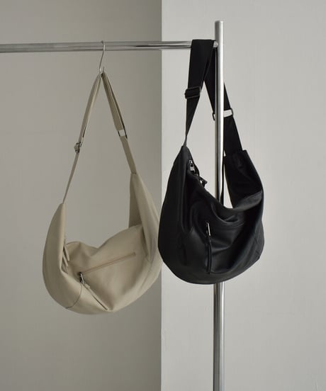 nh-bag2-02643　フロントジップ ショルダーバッグ　グレージュ　ブラック