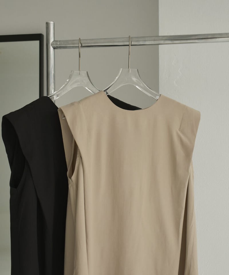 tops-02414 タックスリーブ バックボタン ブラウス ベージュ