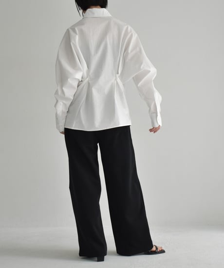 tops-02529　バックボタンデザインシャツ　ホワイト　ベージュ