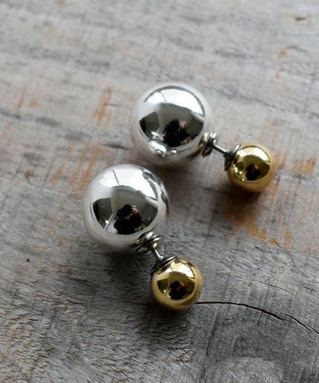 mb-ps-02184　ゴールド×シルバー　メタルボールダブルピアス　8mm×14mm　チタン製ピン仕様☆WA04