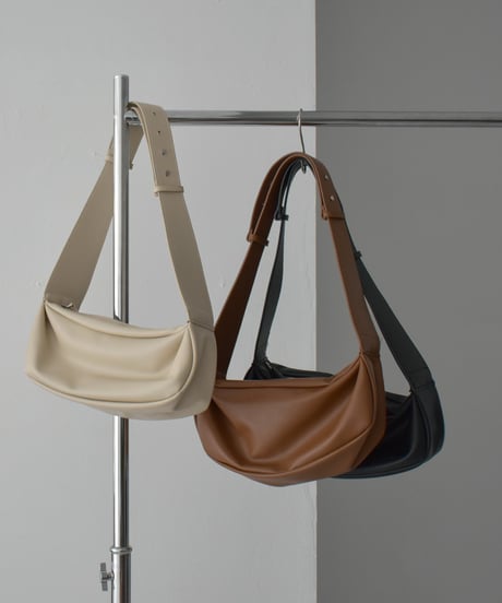 bag2-02649　ショルダーバッグ　ベージュ　ブラック　ブラウン