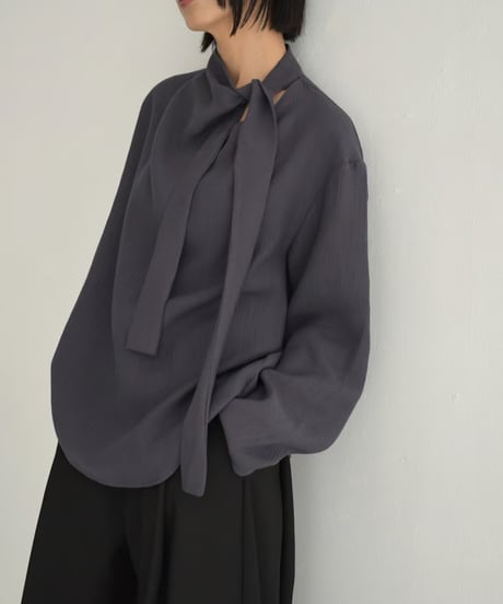 tops-02520　アシンメトリー ボウタイブラウス　エクリュ　チャコール