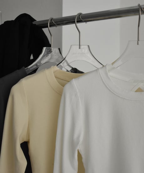 nh-tops-02463　バックオープン フィット トップス　ホワイト　アイボリー　チャコール　ブラック