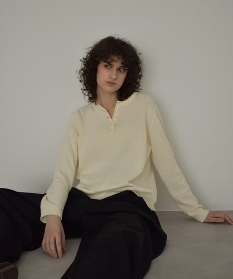 knit-02375　ヘンリーネック ニット プルオーバー　エクリュ　チャコール