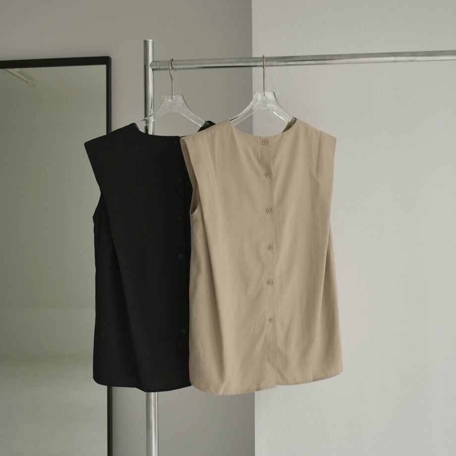 tops-02414 タックスリーブ バックボタン ブラウス ベージュ ブラック 