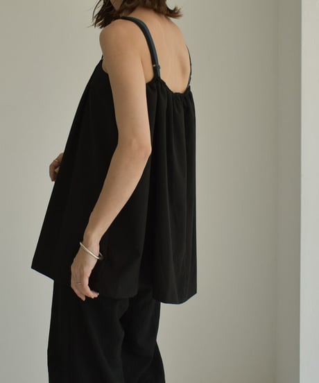 tops-02398　タックキャミソールブラウス　エクリュ　ブラック