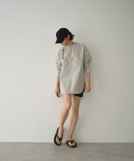 swim-04014　日本製　ラウンドヘムラッシュガード　グレージュ　ブラック