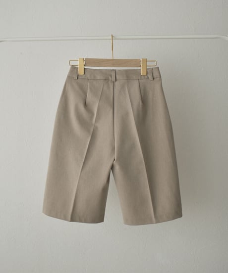 nh-bottoms-02122　センタープレス ハーフパンツ　グレージュ　ブラック