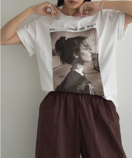 nh-tops-02559　フォトグラフィック Tee　"What is"　ホワイト　ブラック