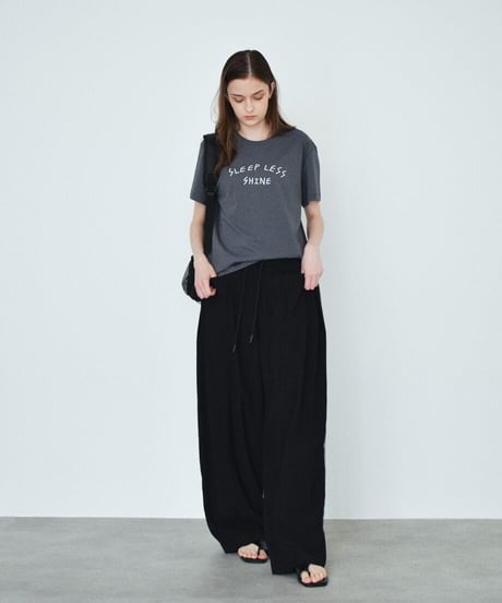 nh-tops-02621　テキスト ロゴ Tシャツ　ホワイト　チャコール　ブラック