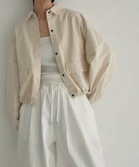 tops-02459　フラップポケット クロップド シャツ　エクリュ　ブラック