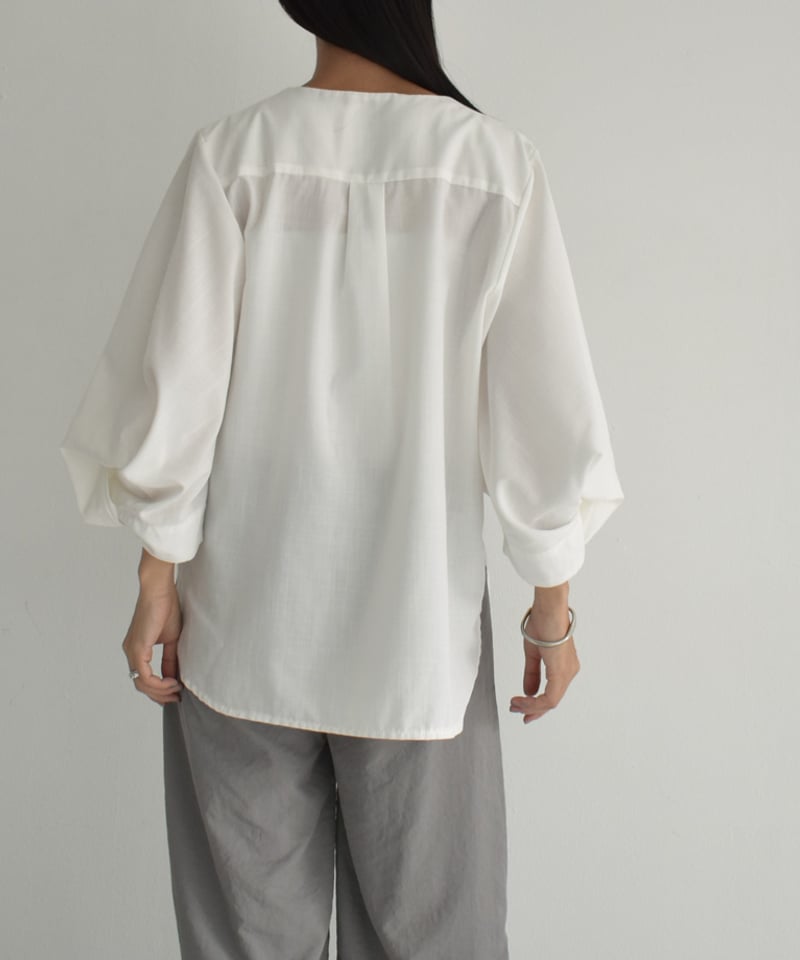 tops-02372 ツイストスリーブブラウス ホワイト チャコール | L