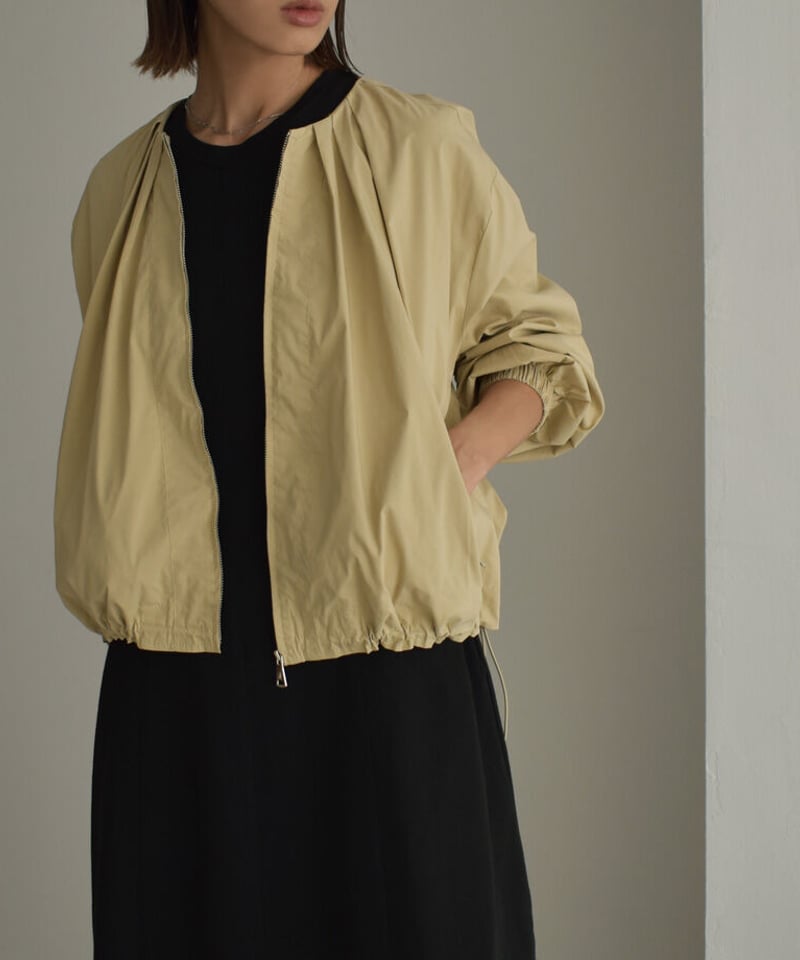 【新品，未使用45%off✨】R&D.M.CO-ノースリーブブルゾン ベージュ outer-02063 ノーカラータックブルゾン ベージュ ブラック | L a v i s