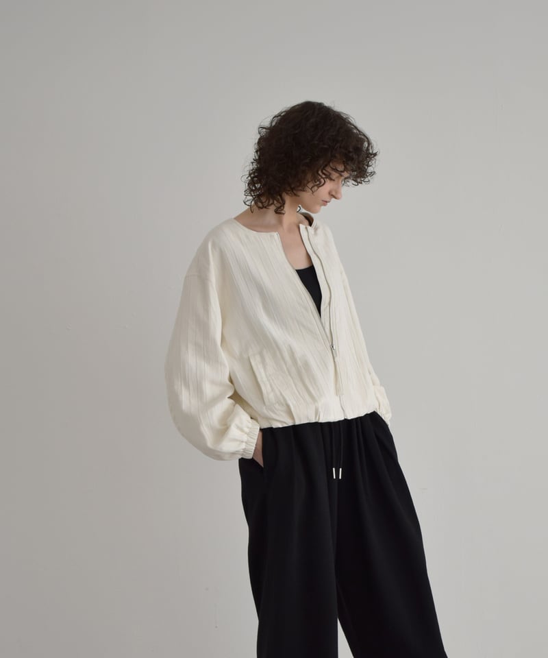 outer-02098 クルーネック ジップブルゾン エクリュ ブラック | L