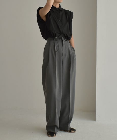 tops-02425　ショルダーパッド ドローストリング ブラウス 　ホワイト　ブラック