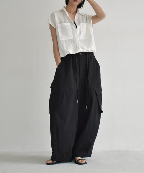 tops-02548　ドロストデザイン フレンチスリーブ シャツ　ホワイト　ベージュ　ブラック