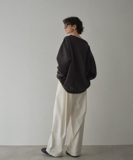 tops-02509　オフショルダー big プルオーバー　ホワイト　グレー　チャコール　ブラック