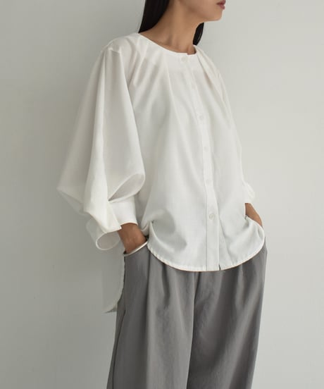 tops-02372　ツイストスリーブブラウス　ホワイト　チャコール
