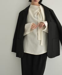 tops-02520　アシンメトリー ボウタイブラウス　エクリュ　チャコール