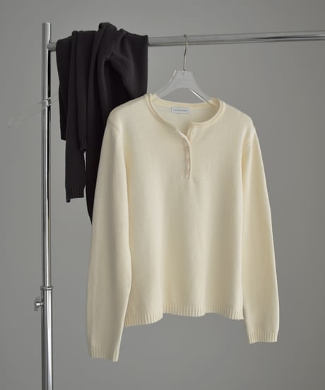 knit-02375　ヘンリーネック ニット プルオーバー　エクリュ　チャコール