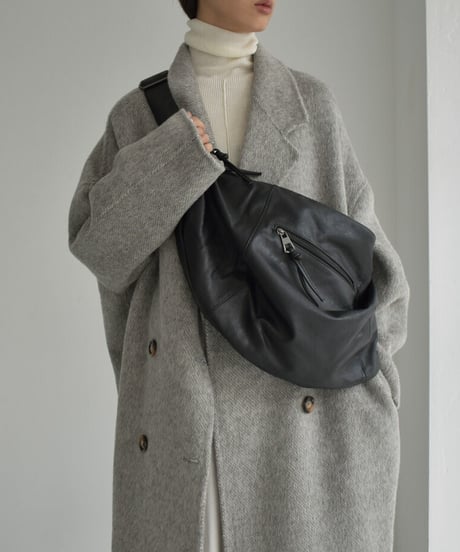 nh-bag2-02643　フロントジップ ショルダーバッグ　グレージュ　ブラック